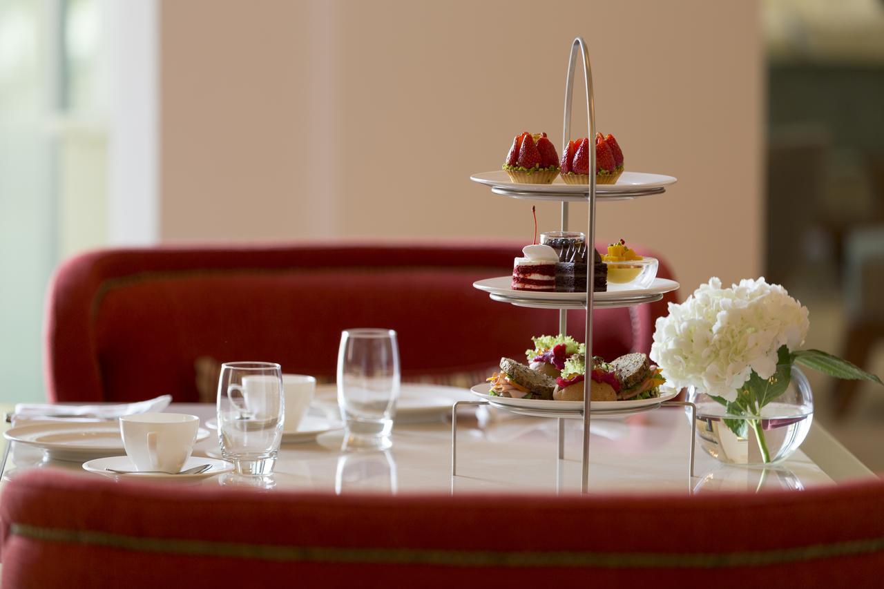 Al Najada Doha Hotel By Tivoli Ngoại thất bức ảnh Afternoon tea at the Ritz-Carlton, DIFC, Dubai
